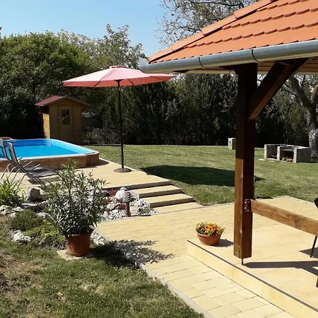 Cseresznyevirag Vendeghazak 3* Kovagoszolos